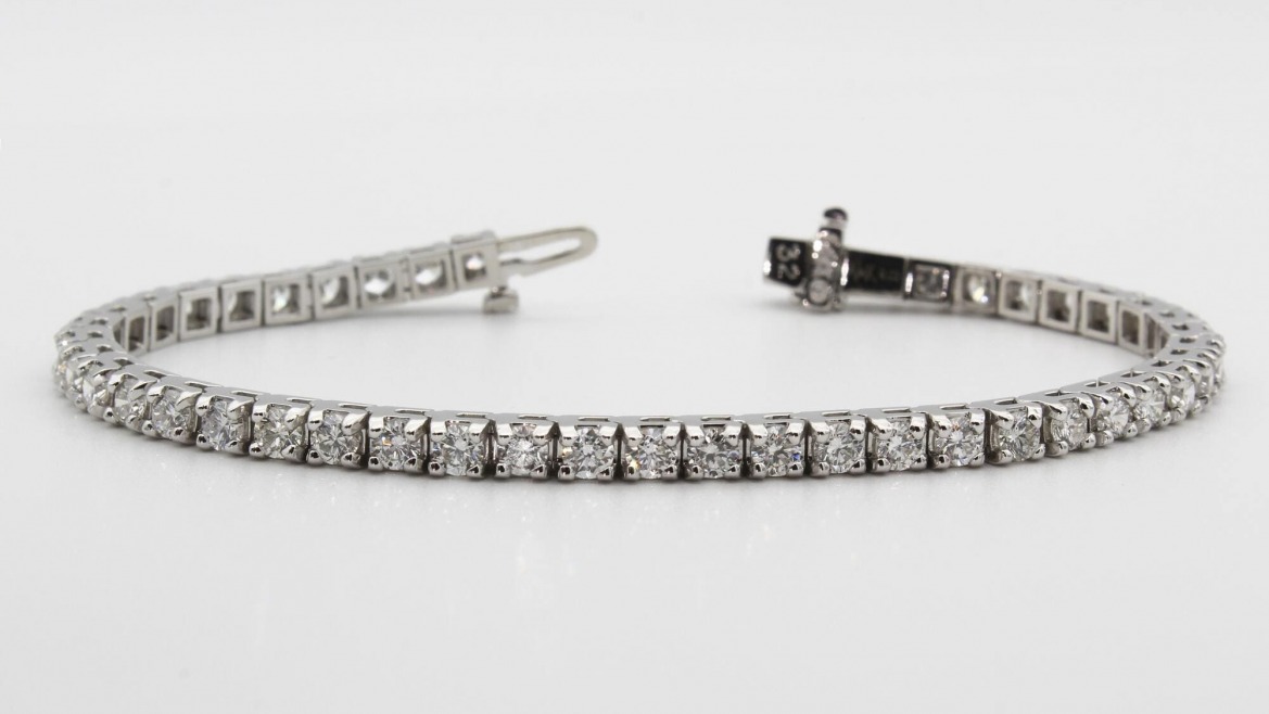Gioielli vintage: il fascino senza tempo del bracciale tennis